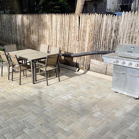 Lincoln Park Apartment With Backyard! Chicago Exterior photo